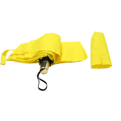 ซี่โครงโลหะสามพับร่มสีเหลืองกันน้ำ